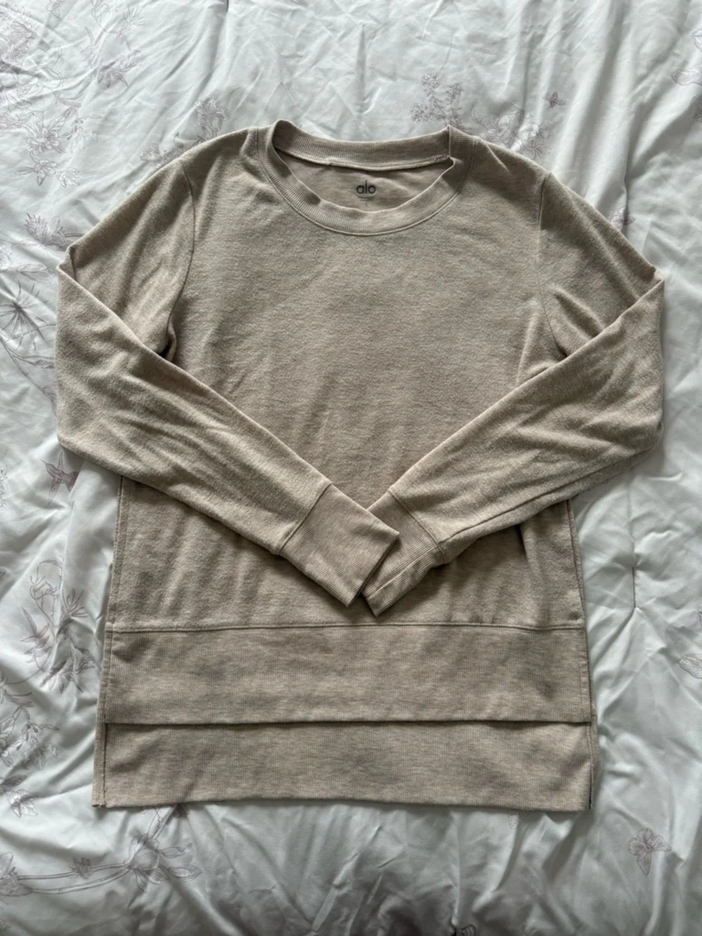 ALO Yoga | Glimpse in Putty Heather Nude Beige Longsleeve Sweater - S